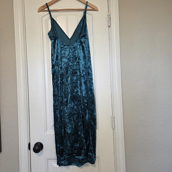 NEW Fredrick's of Hollywood Green Teal Velvet Chelsey Gown Medium - Picture 6 of 9